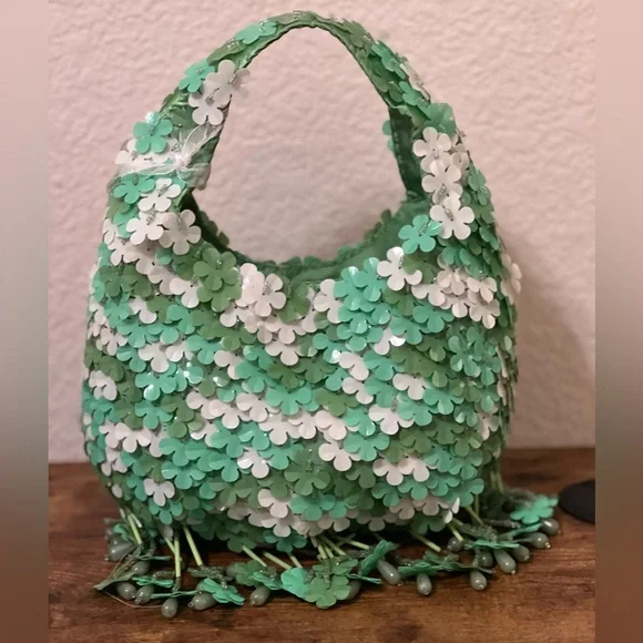 Floral Beaded Green and White Bag 🌿 - Picture 9 of 12